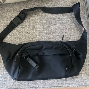 Lululemon on the beat belt bag 2.5L
